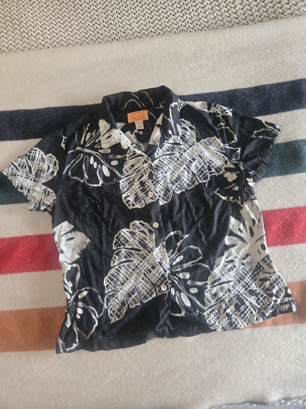 Nani Hawaii Vintage Aloha Black & White Tropical Monstera Print Short-Sleeve